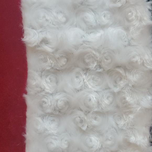 Red velvet tree skirt - Picture 6 of 6